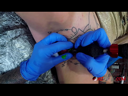❤️ Sully Savage ea nang le li-tattoo tse chesang haholo o ile a fumana tattoo clitoris ea hae Lintho tsa bootsoa tsa boleng ho st.pornsexphoto.ru ️❤